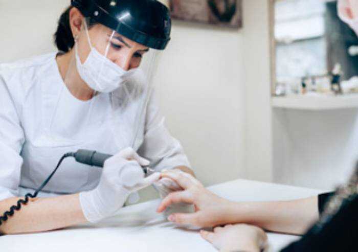 Centri estetici, oltre al Covid è emergenza abusivi