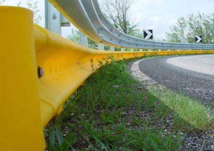 'Circonvallazione San Cesario, servono guardrail salva-motociclisti'