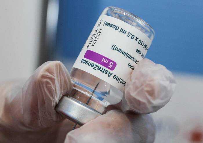Covid, l'Aifa sospende il vaccino Astrazeneca in tutta Italia