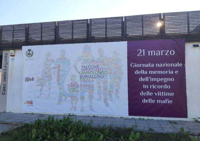 Sorbara, uno striscione per ricordare le vittime di mafia