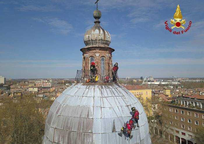 Modena, chiesa del Voto: dalla cupola si staccano pannelli copertura