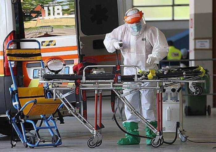 Covid, 2118 contagi in Emilia Romagna e 44 morti. Nuovo boom ricoveri