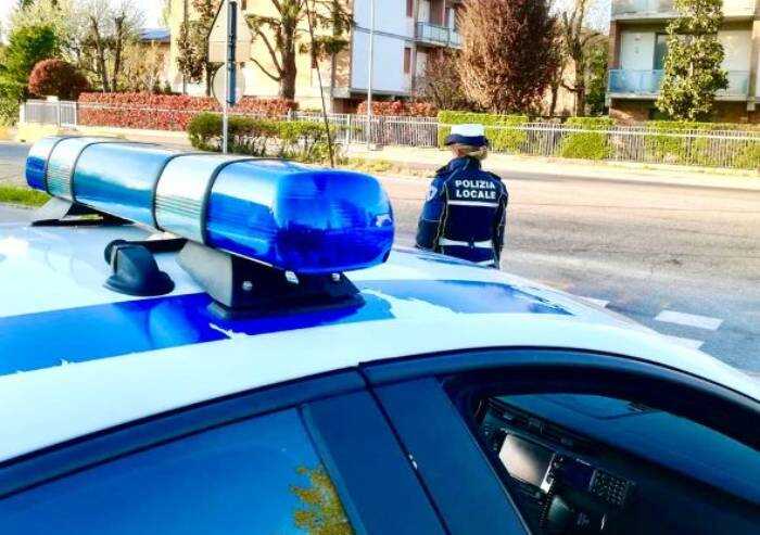 Soliera, parrucchiera al lavoro nonostante divieti. E senza mascherina