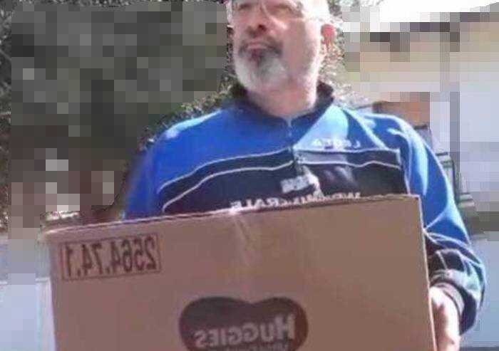 Sui social la consegna del pacco di pannolini sporchi a Bonaccini