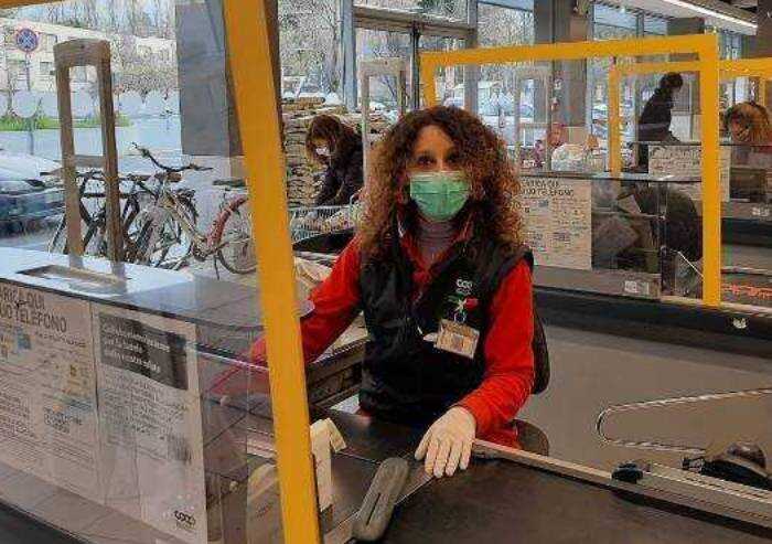 Le donne Pd Emilia Romagna: 'Le cassiere dei market vanno vaccinate'