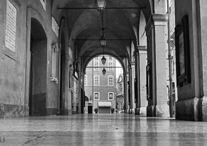 'Lo dico e lo nego...'. La libertà di plastica del modello-Emilia