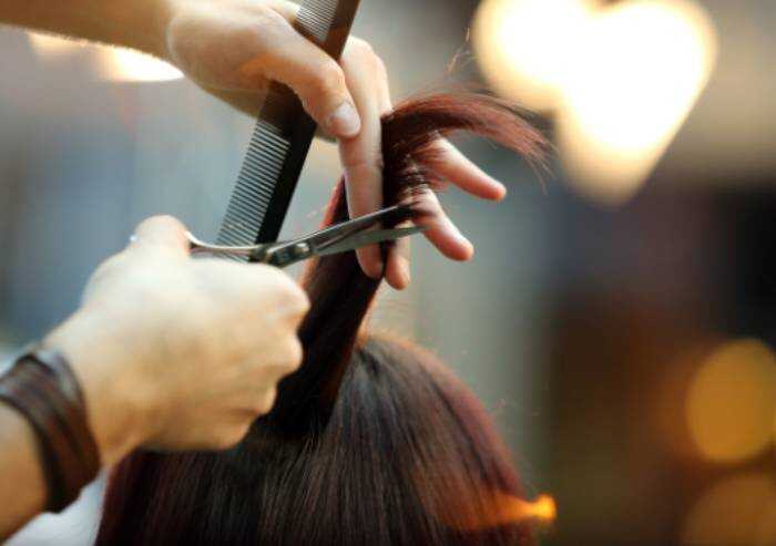 Covid, apertura parrucchieri: tutti al completo