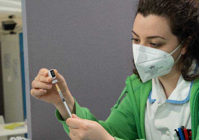 Vaccino Emilia-R. Donini: il personale va potenziato