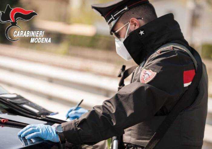 Modena, 30enne minaccia e picchia ex fidanzata minorenne: denunciato