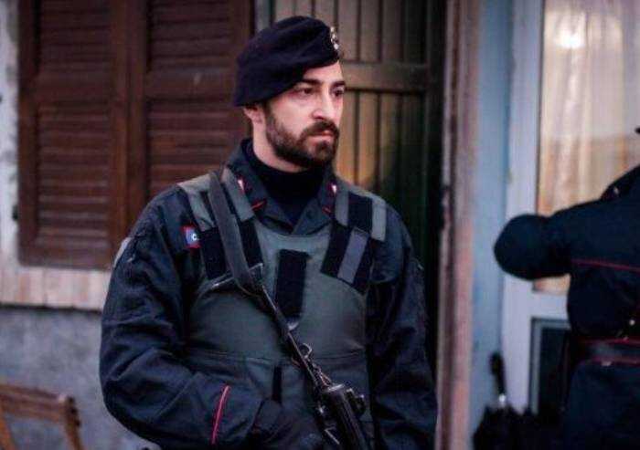 Finale, imbrattavano stazione con un estintore: denunciati 3 minorenni