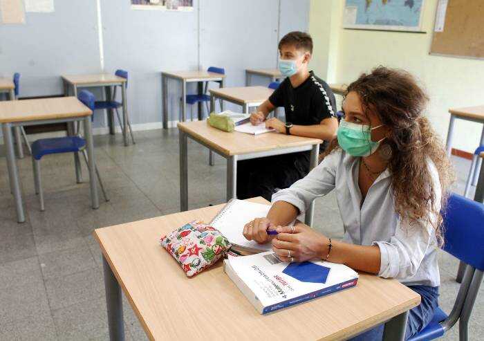 Scuole superiori Emilia Romagna, ufficiale: da lunedì in presenza 70%