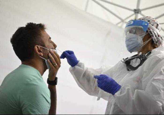Covid, oggi 160 contagi a Modena e due morti