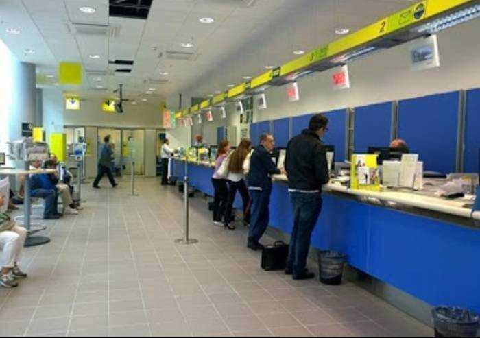 Poste Italiane assume ma non a Modena: in calo addetti agli sportelli