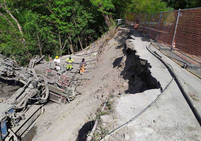 Prignano, si allarga il cedimento sulla SP 24, strada chiusa