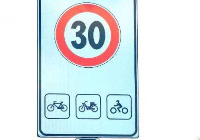 Cavezzo, un limite di 30 all'ora per 'coprire' le buche stradali
