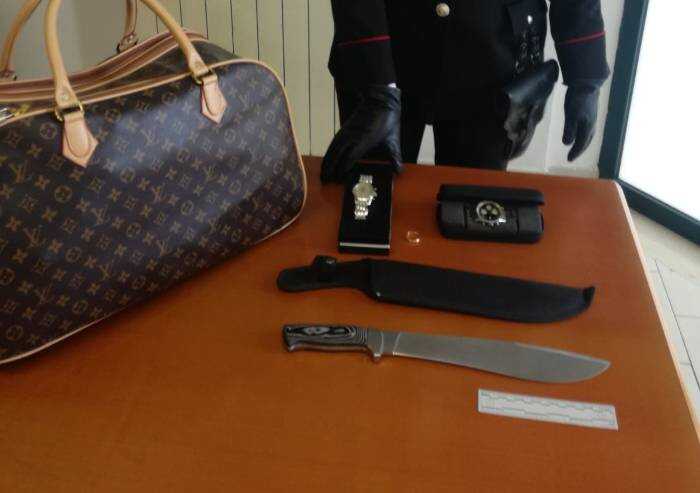 Carpi, l'amico lo assume per trasloco: gli ruba orologi e fede nuziale