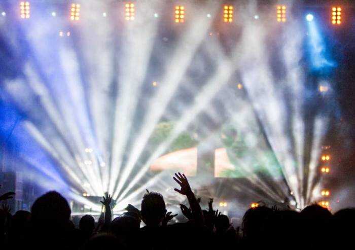 Giorgetti: 'Possibile green pass per riaprire le discoteche'