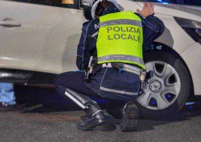 Vignola: la Polizia Locale ferma un'auto e scopre che è clonata