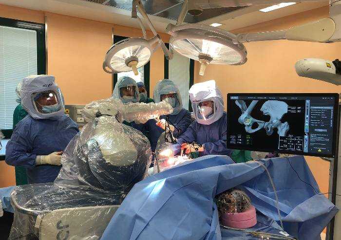 Chirurgia robotica dell'anca: una nuova apparecchiatura al Policlinico
