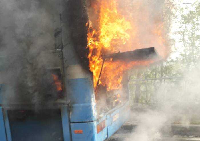Bus in fiamme, Usb: 'Ancora tragedia sfiorata, chiarezza su responsabilità'