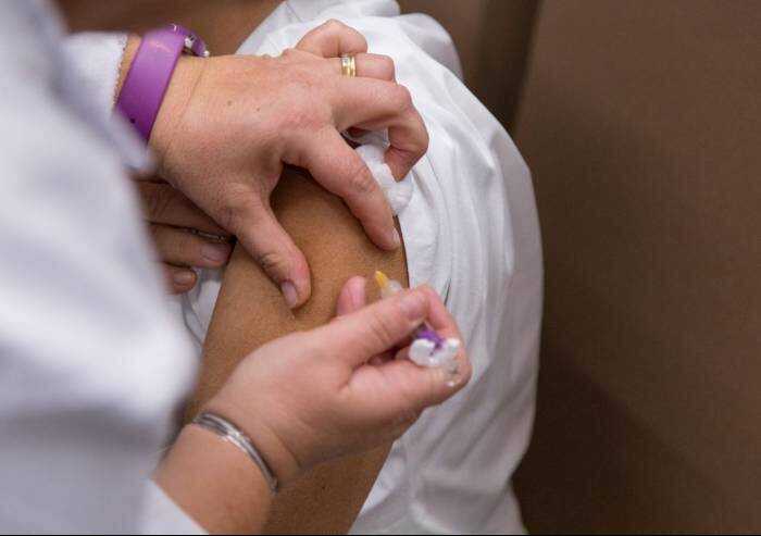 Ufficiale, Aifa ha approvato vaccino Pfizer per fascia età 12-15 anni