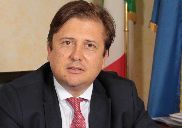 Sileri: 2 tamponi gratuiti a settimana per famiglia per viaggiare