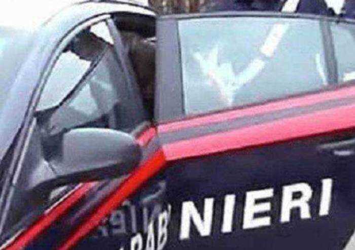 Atti sessuali sulla figlia minorenne della moglie: denunciato 47enne