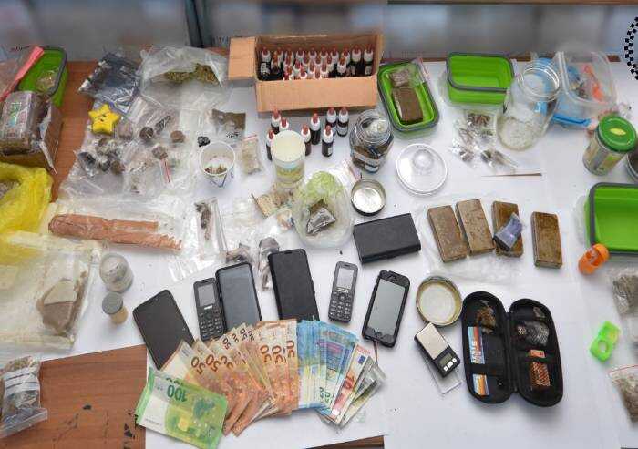 Spacciava in un camper vicino alla facoltà di ingegneria: arrestato