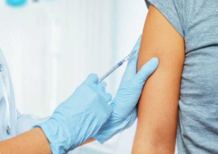 Genova, trombosi dopo AstraZeneca: 34enne in terapia intensiva