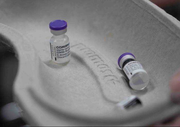 Pistoia, somministrata soluzione fisiologica invece di Pfizer: 6 casi