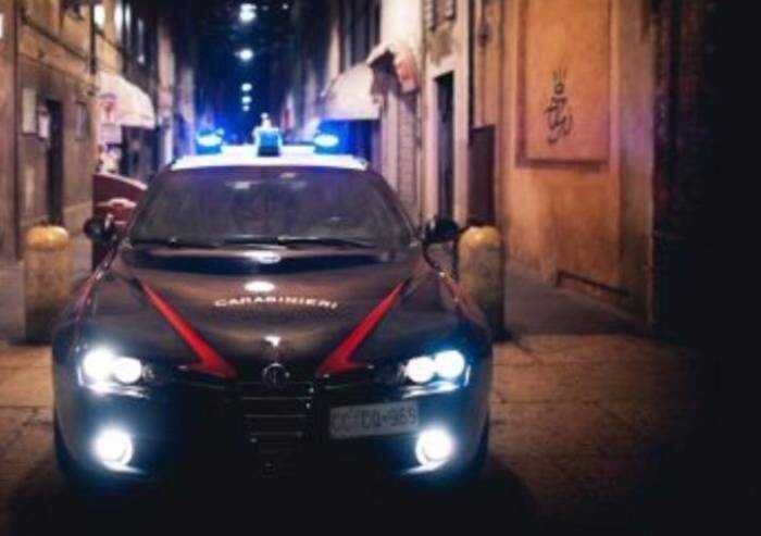 Carpi: gel irritante in faccia ad un uomo, fermati tre ragazzi