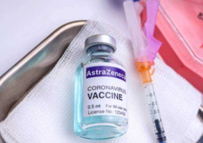 Aifa: ok alla vaccinazione eterologa, seconda dose diversa dalla prima