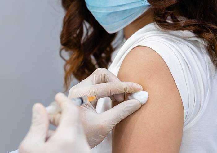 Vaccinazioni 20-24 anni: Modena record in Regione per prenotazioni