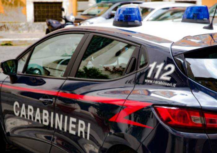 Ferrara, bimbo morto in casa, madre ferita con polsi tagliati