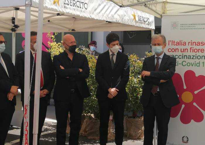 Speranza: 'Oggi Italia in zona bianca, è merito campagna vaccinazione'