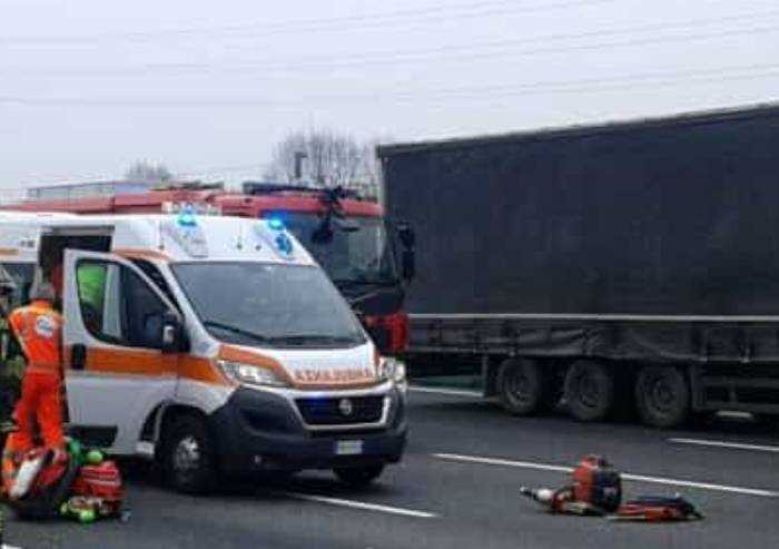 Schianto sulla A22: furgone si ribalta, muore un 60enne
