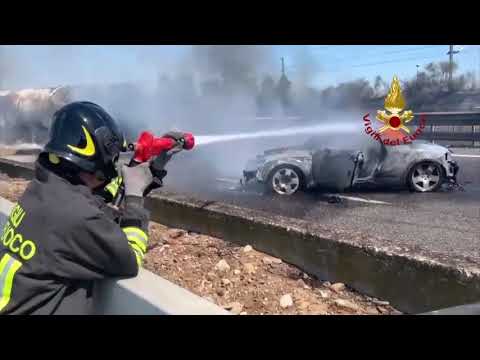 Tragedia in A1: schianto tra camion, esplode cisterna Gpl. Due morti