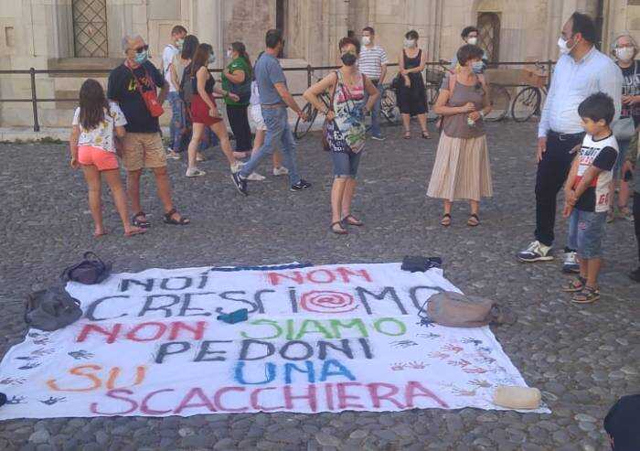 Scuola: la sinistra in piazza contro le privatizzazioni del Comune