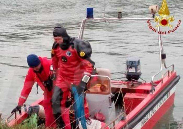 Reggio Emilia, si tuffano nel Po: annegati zio e nipote