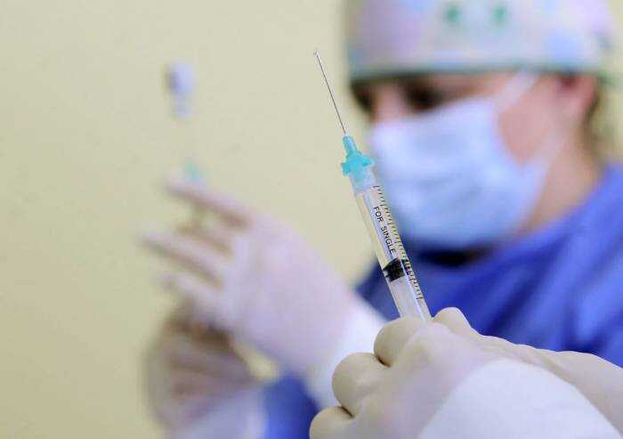 Ema: 'Due dosi di vaccino proteggono da tutte le varianti'