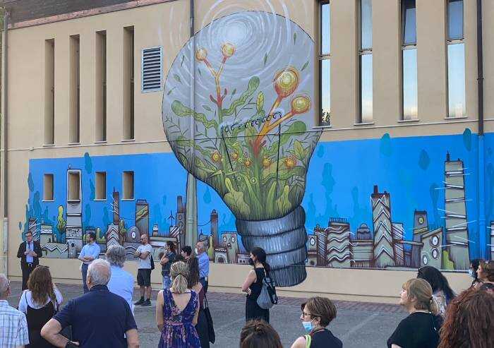 Inaugurata l'opera di Street Art alla Gino Nasi donata da Legacoop