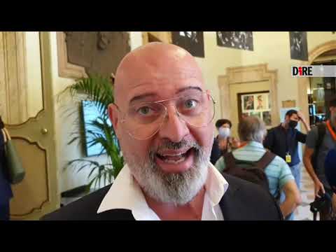 Bonaccini: 'Giusto vaccinarsi ma non c'è obbligo, nessuno si spaventi'