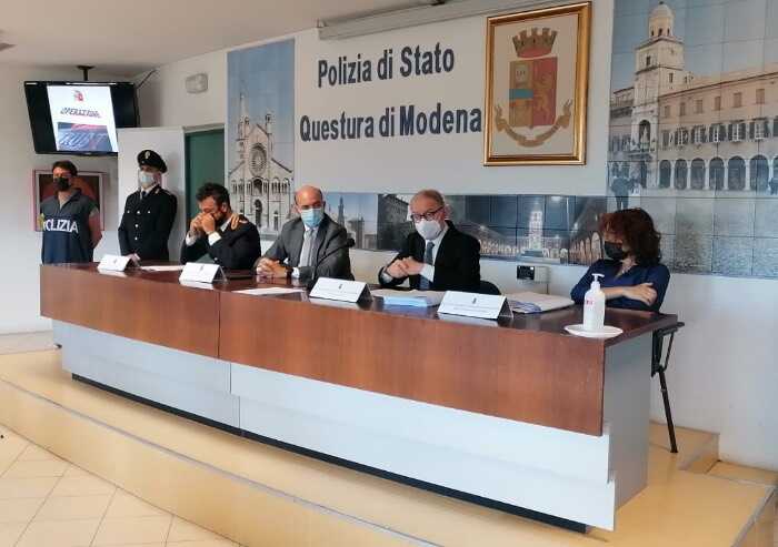 Bancarotta fraudolenta e riciclaggio: scoperta banda di professionisti modenesi