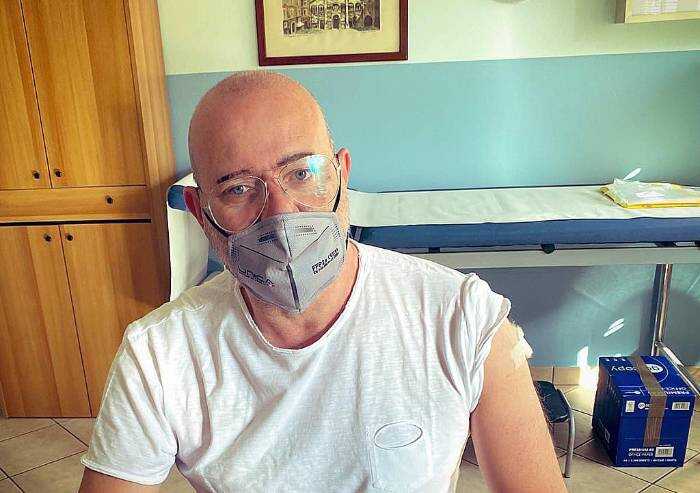 Vaccino, Bonaccini fa seconda dose. Aveva contratto il Covid 8 mesi fa