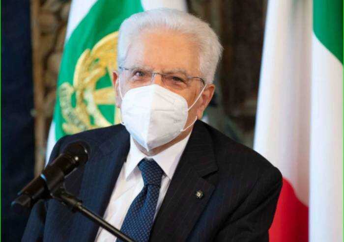 Mattarella: 'Vaccinarsi è un dovere civico e morale'