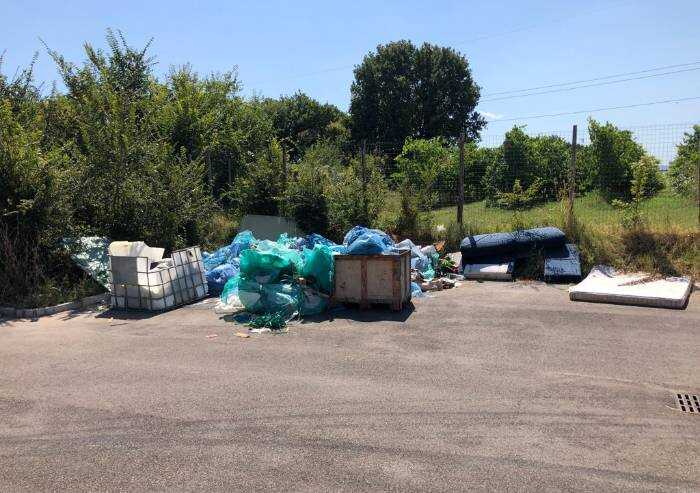 Formigine, vergognosa discarica a cielo aperto in via Borsellino
