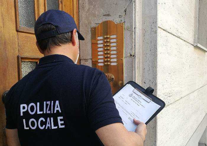 Viale Gramsci, bed and breakfast abusivo affittato per festa privata