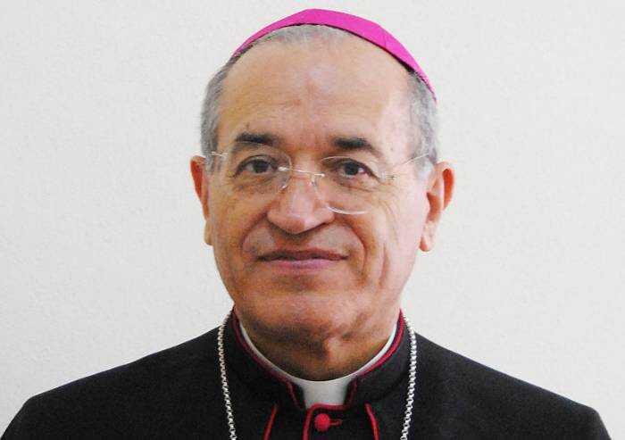 E in Sardegna un vescovo vara l'obbligo vaccinale per i preti