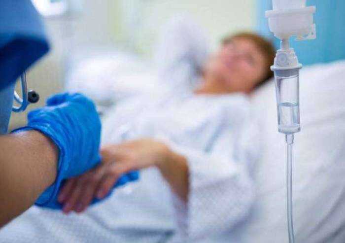 Europarlamentare denuncia: 'Niente chemio a paziente non vaccinata'