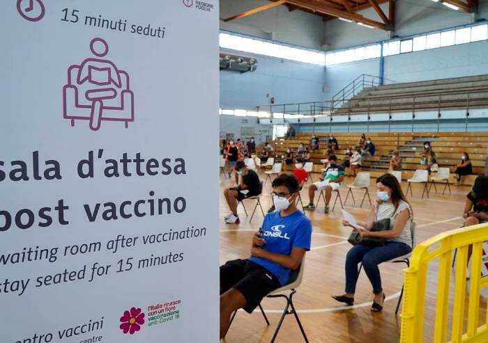 Vaccino ai 12enni, in Puglia è partita la campagna scuola per scuola